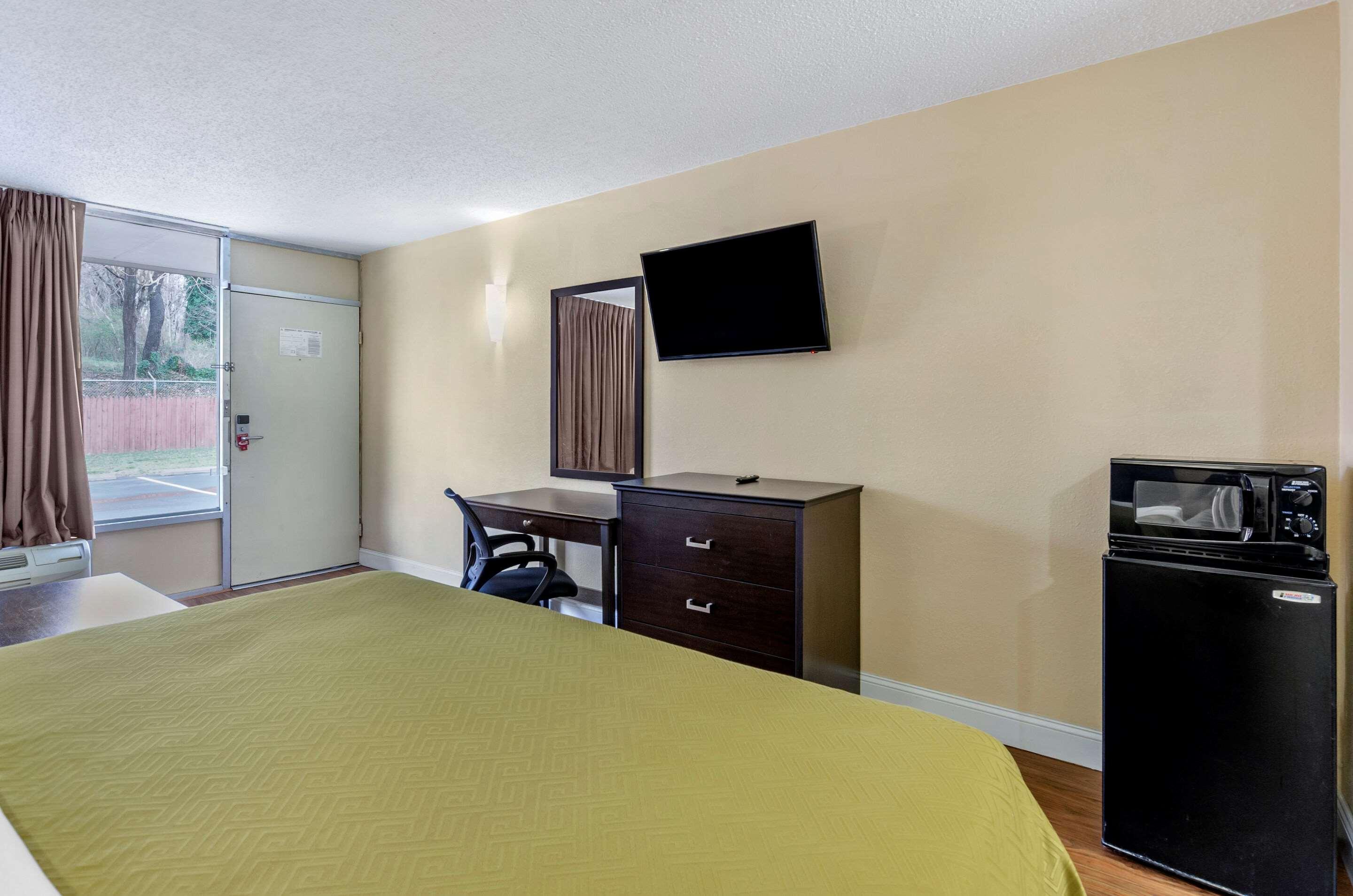Econo Lodge Civic Center Roanoke Exterior photo