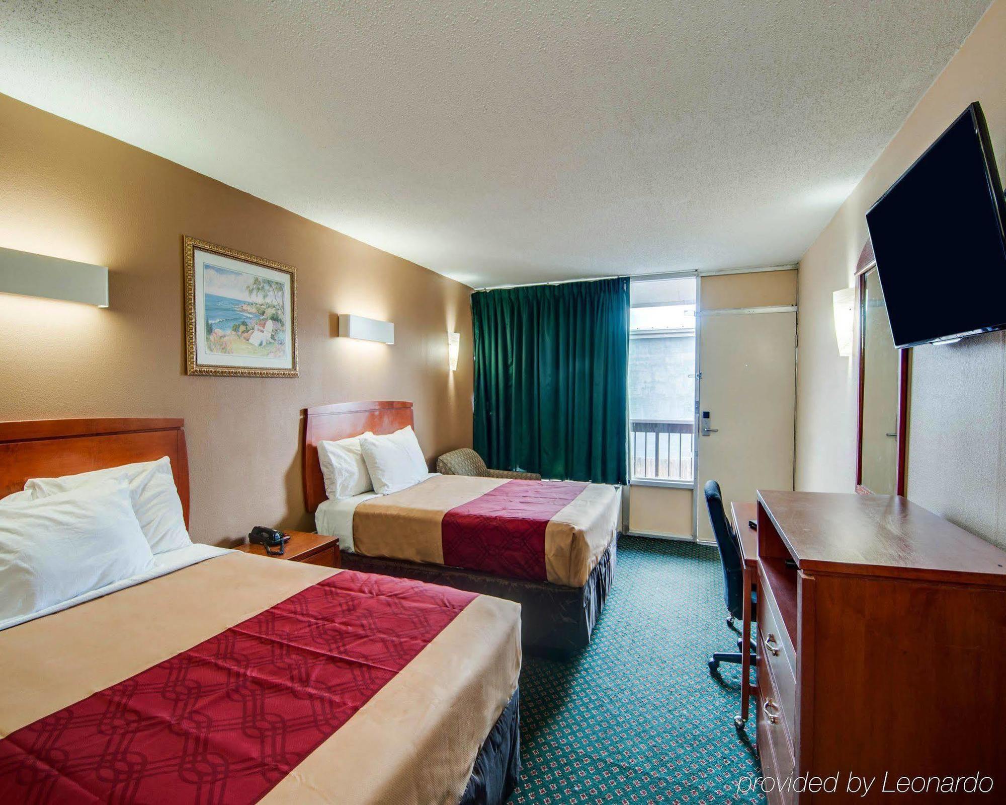 Econo Lodge Civic Center Roanoke Exterior photo